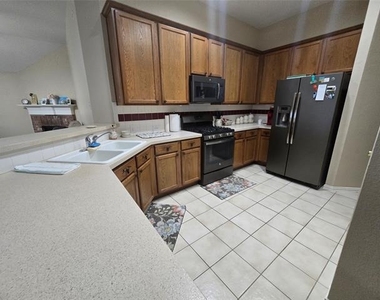 2816 Oakdale Drive - Photo Thumbnail 2
