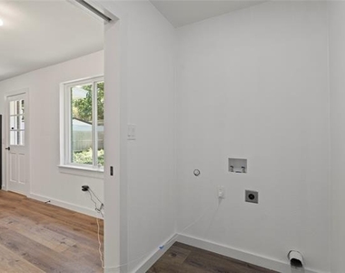 10325 Maylee Boulevard - Photo Thumbnail 21