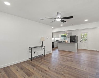 10325 Maylee Boulevard - Photo Thumbnail 7