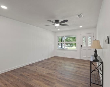 10325 Maylee Boulevard - Photo Thumbnail 5