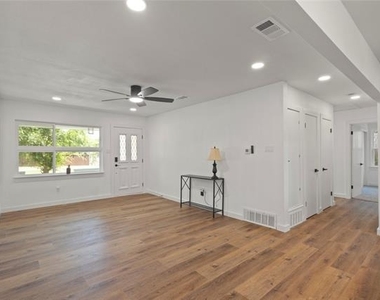 10325 Maylee Boulevard - Photo Thumbnail 4