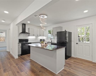 10325 Maylee Boulevard - Photo Thumbnail 8