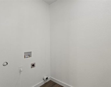 10325 Maylee Boulevard - Photo Thumbnail 22