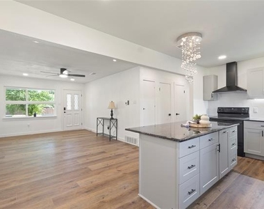 10325 Maylee Boulevard - Photo Thumbnail 9