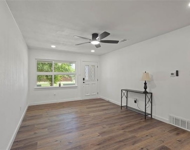 10325 Maylee Boulevard - Photo Thumbnail 3