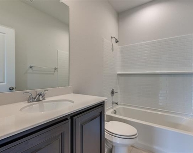 717 Presidio Street - Photo Thumbnail 9
