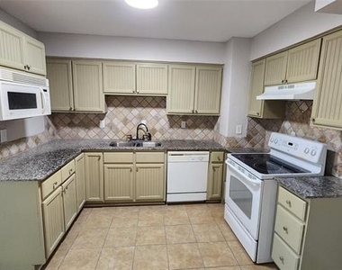 808 Howell Drive - Photo Thumbnail 3