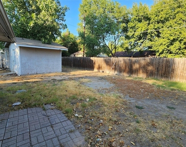 808 Howell Drive - Photo Thumbnail 13