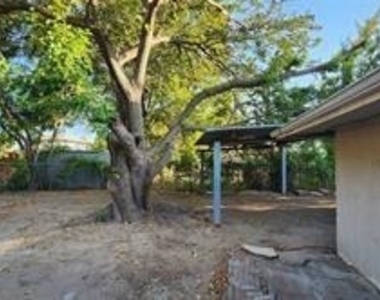 808 Howell Drive - Photo Thumbnail 11