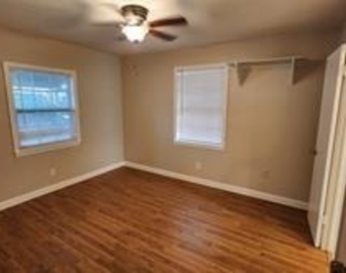 808 Howell Drive - Photo Thumbnail 7