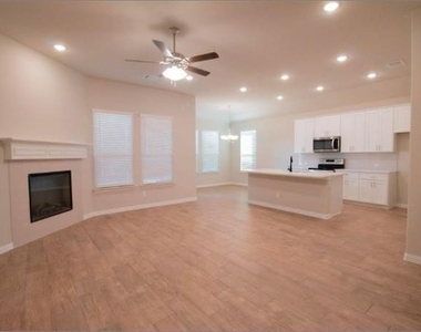 535 Hillcrest Circle - Photo Thumbnail 3
