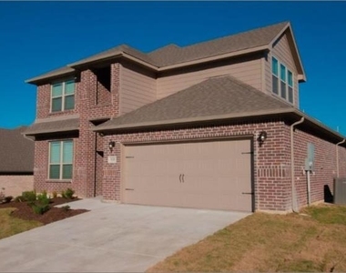 535 Hillcrest Circle - Photo Thumbnail 1