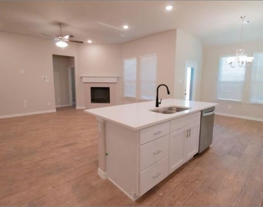 535 Hillcrest Circle - Photo Thumbnail 5