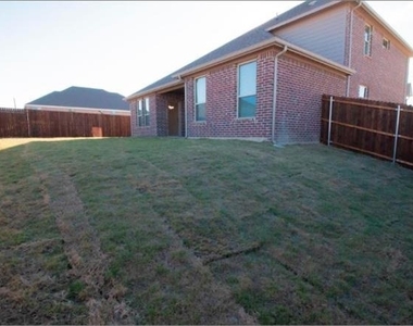 535 Hillcrest Circle - Photo Thumbnail 14