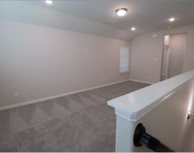535 Hillcrest Circle - Photo Thumbnail 11