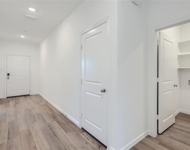1205 Gladespring Lane - Photo Thumbnail 4