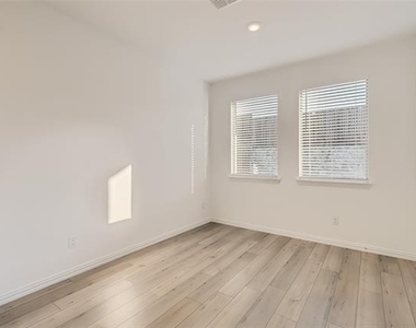 1205 Gladespring Lane - Photo Thumbnail 9