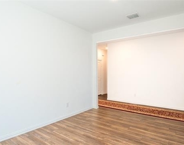6932 Falconer Way - Photo Thumbnail 16