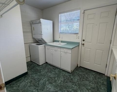 423 W 14th Street - Photo Thumbnail 19