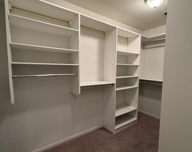 423 W 14th Street - Photo Thumbnail 9