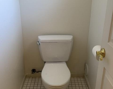 423 W 14th Street - Photo Thumbnail 11