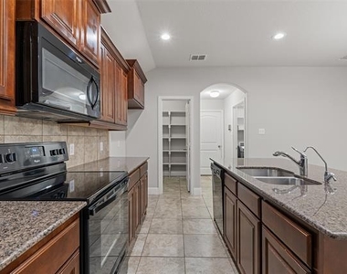 3733 Cecelia Lane - Photo Thumbnail 15