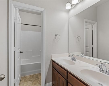 3733 Cecelia Lane - Photo Thumbnail 21