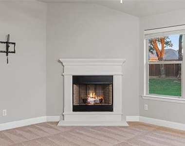 3733 Cecelia Lane - Photo Thumbnail 9