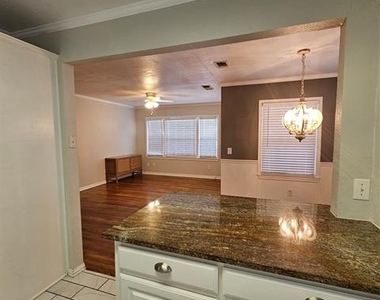 307 N Bradley Street - Photo Thumbnail 21