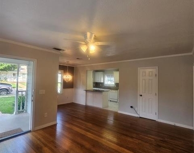 307 N Bradley Street - Photo Thumbnail 3
