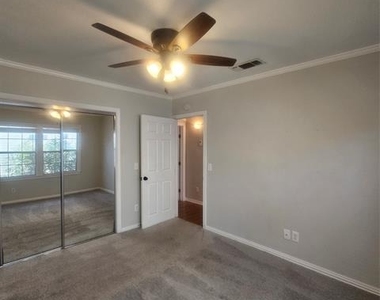 307 N Bradley Street - Photo Thumbnail 16