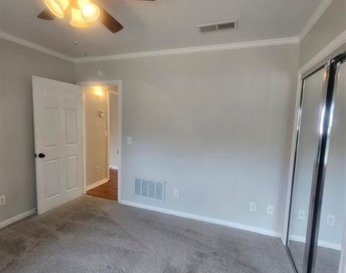 307 N Bradley Street - Photo Thumbnail 20