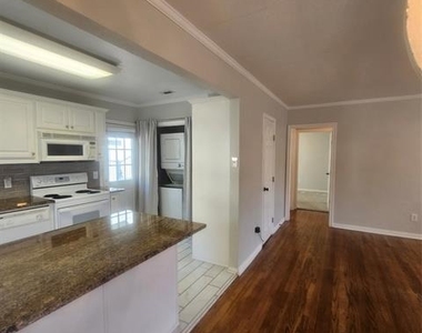 307 N Bradley Street - Photo Thumbnail 6