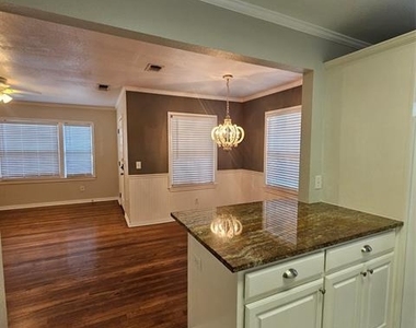 307 N Bradley Street - Photo Thumbnail 22