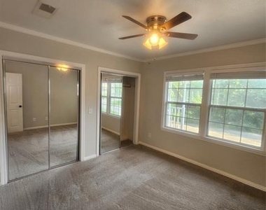 307 N Bradley Street - Photo Thumbnail 18