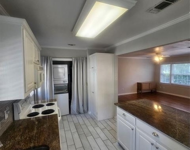 307 N Bradley Street - Photo Thumbnail 10
