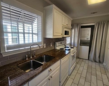 307 N Bradley Street - Photo Thumbnail 9