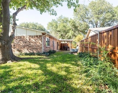 8512 Londonderry Lane - Photo Thumbnail 15