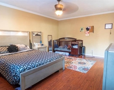 8512 Londonderry Lane - Photo Thumbnail 8