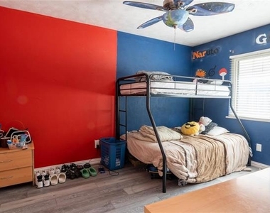 8512 Londonderry Lane - Photo Thumbnail 10