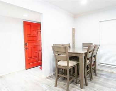 8512 Londonderry Lane - Photo Thumbnail 1