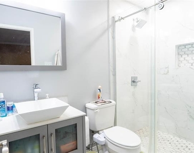 8512 Londonderry Lane - Photo Thumbnail 9