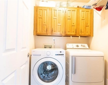 8512 Londonderry Lane - Photo Thumbnail 13