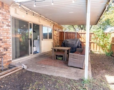 8512 Londonderry Lane - Photo Thumbnail 14