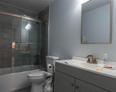8512 Londonderry Lane - Photo Thumbnail 12