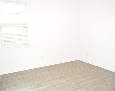 11612 Silver Queen Drive - Photo Thumbnail 10