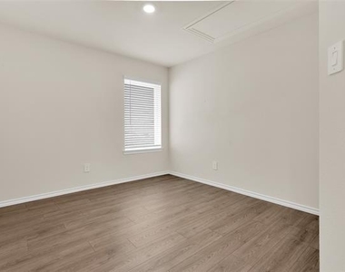4120 Turquoise Avenue - Photo Thumbnail 2