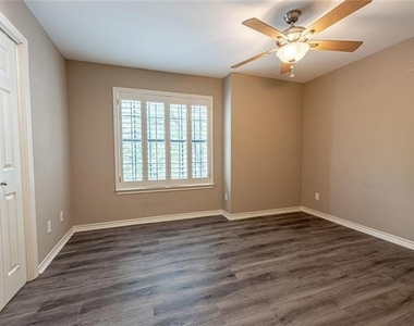 6002 Auburndale Avenue - Photo Thumbnail 15