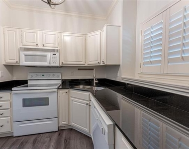 6002 Auburndale Avenue - Photo Thumbnail 10