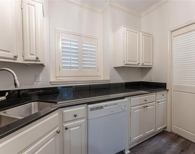 6002 Auburndale Avenue - Photo Thumbnail 9